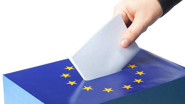 EU Fahne als Urne zur Wahl